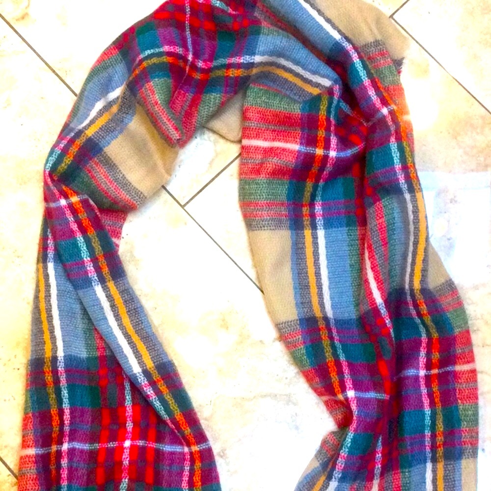 - - Beautiful winter scarf